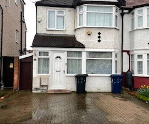 Parking on Tavistock Avenue, UB6
