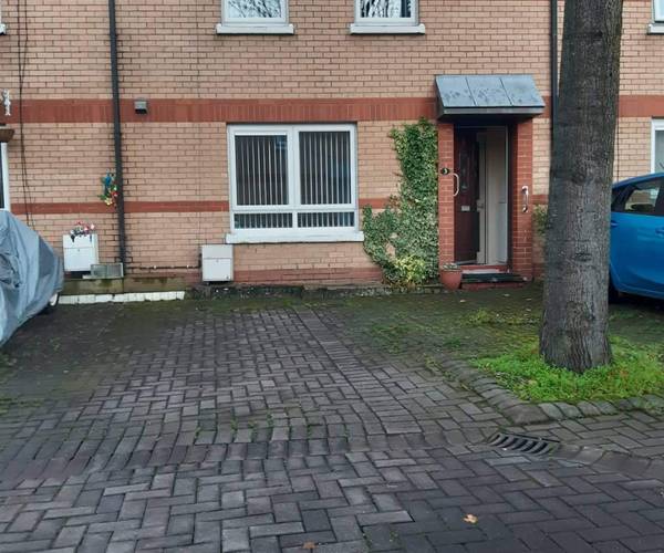 Parking on Lindsay Court, BT7