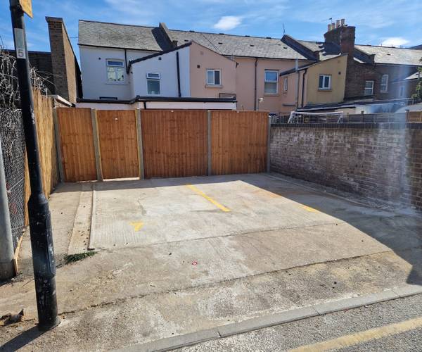 Parking on Herschel Street, SL1