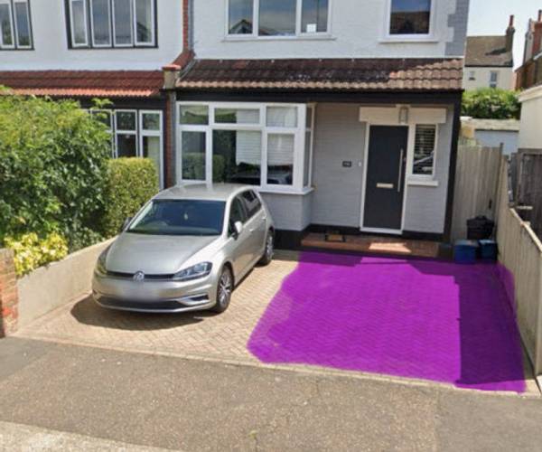Parking on Oakleigh Park Drive, SS9