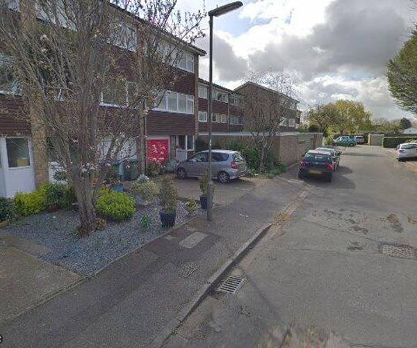Parking on Tufton Gardens, KT8