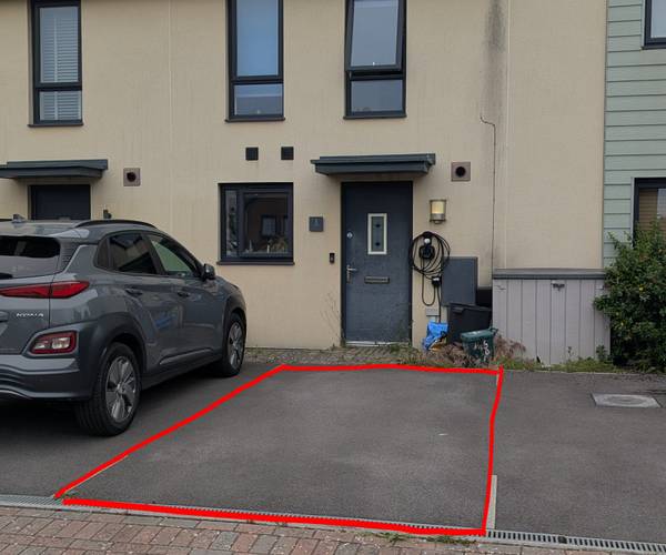 Parking on Rhodfa Cambo, CF62