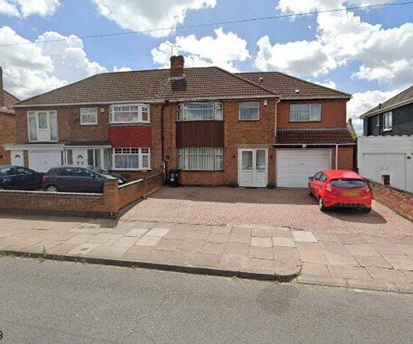 Parking on Ethel Road, LE5