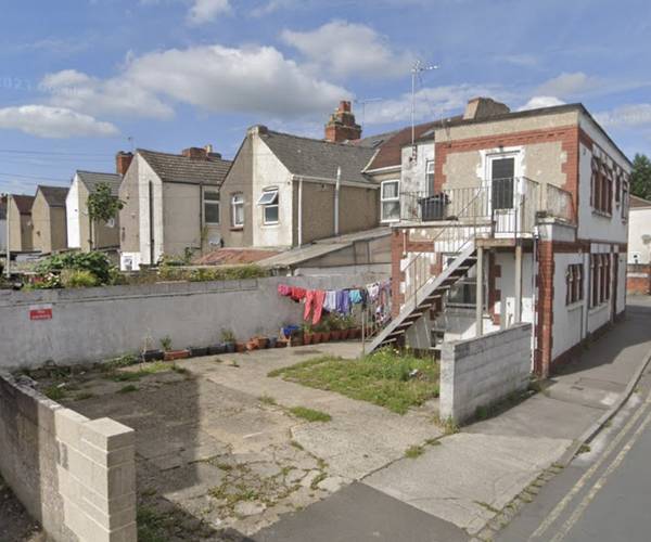 Parking on Gladstone Street, SN1