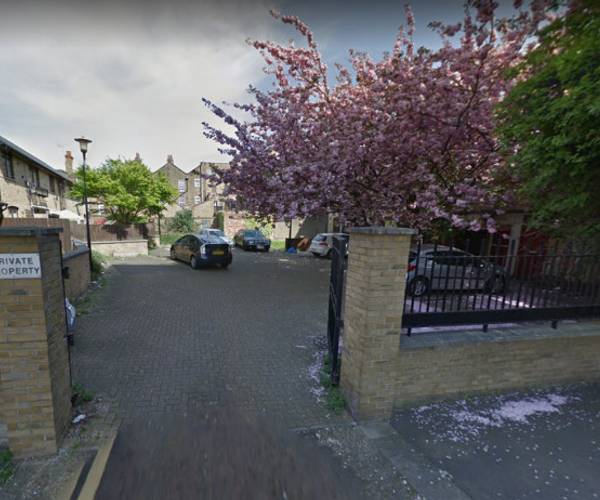 Parking on Ivy Street, N1
