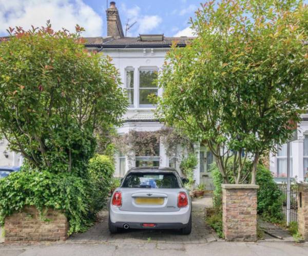 Parking on Trinity Road, N22