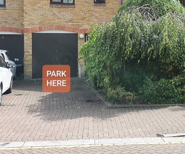 Parking on Kennet Street, E1W