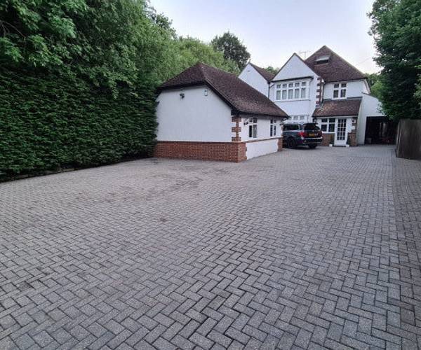 Balcombe Road, RH6