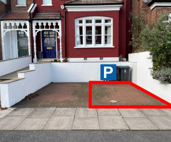 Parking on Onslow Gardens, N10