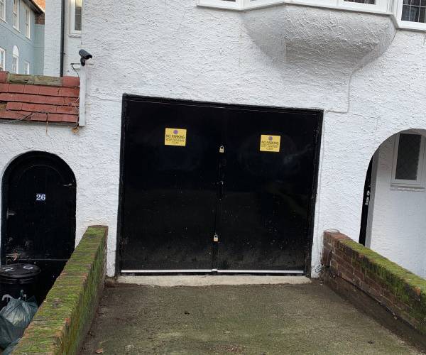Barton Road, W14