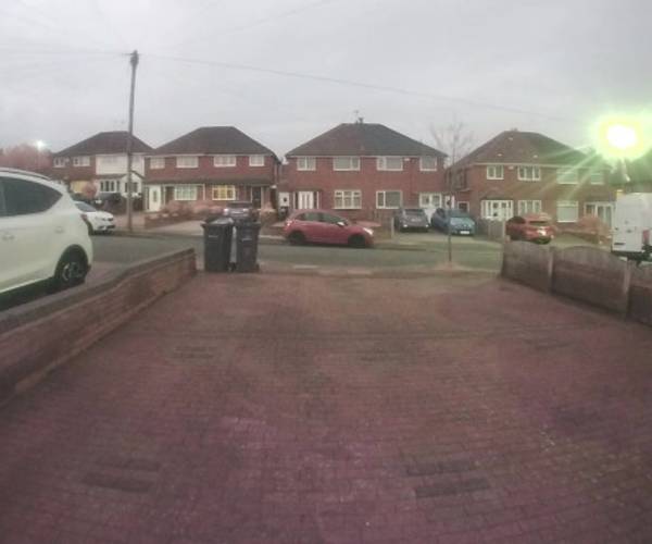 Parking on Amblecote Avenue, B44