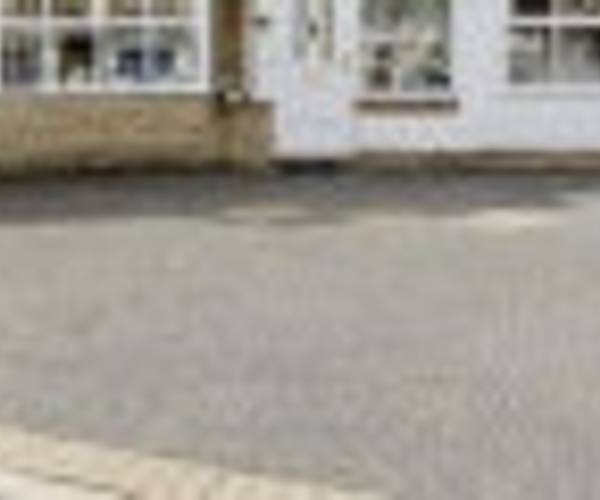 Private Driveway 5 mins walk to Cheshunt Rail Stn