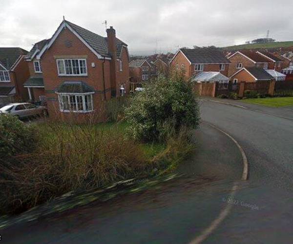 Private driveway walking distance to Ewood Park