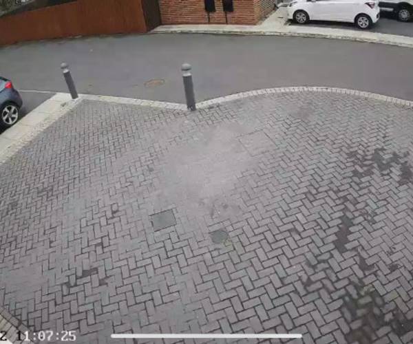 Parking on Hammond Drive, L24