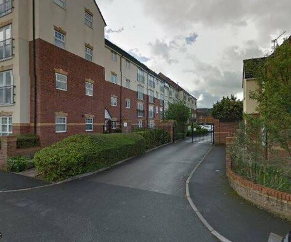 Parking on Sandycroft Avenue, M22