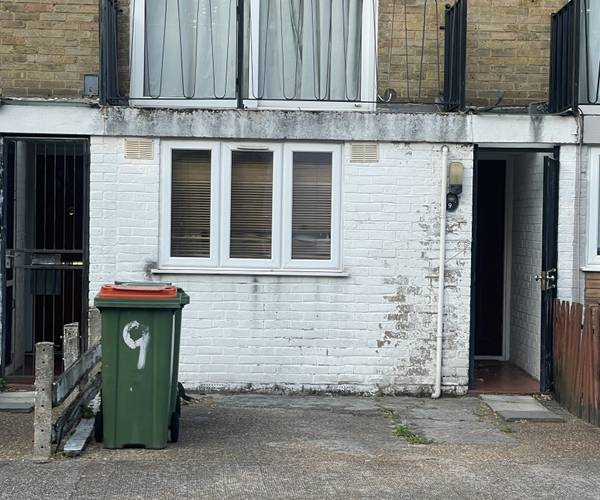 The Common, E15