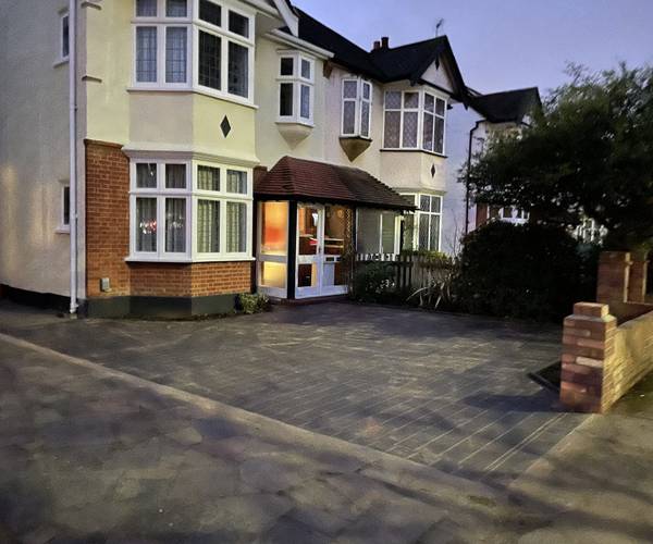 Parking on Coombe Lane, SW20