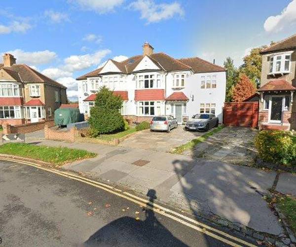 Parking on Shirley Avenue, CR0
