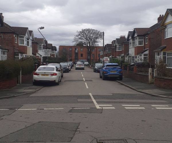 Wilton Avenue, M16