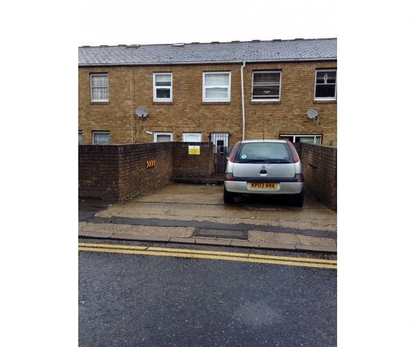 Parking on Rochemont Walk, E8