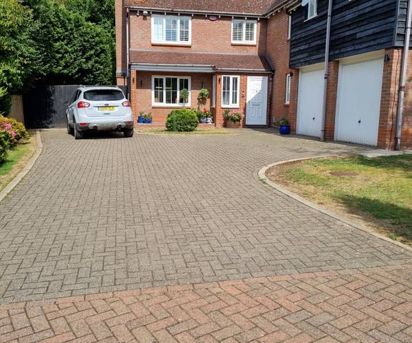 Parking on Tempest Mead, CM16