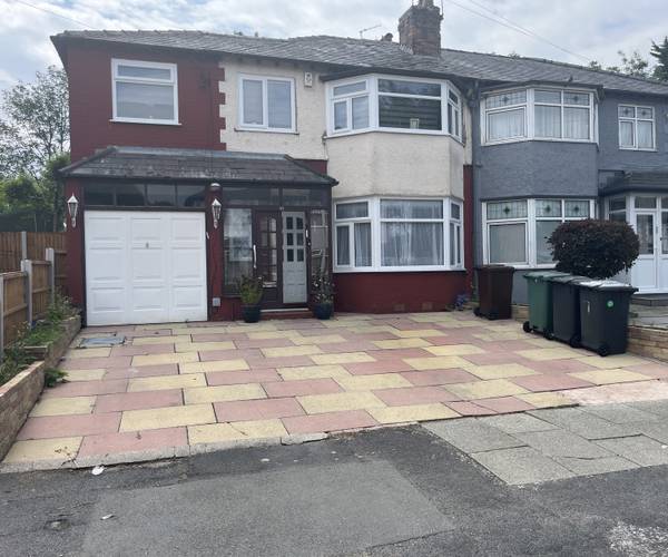Parking on Tewkesbury Drive, M25