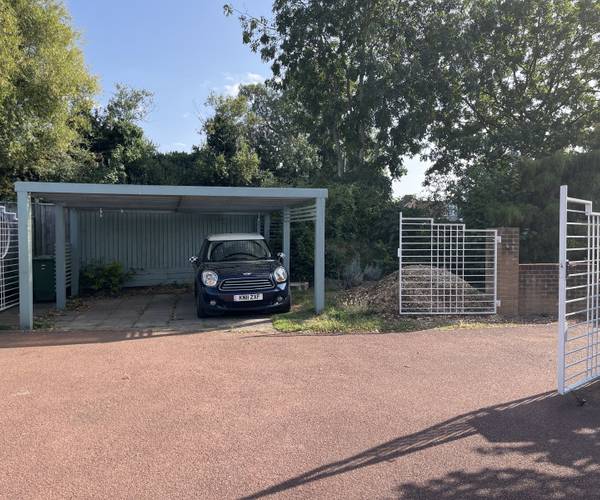 Parking on Hall Drive, LN6