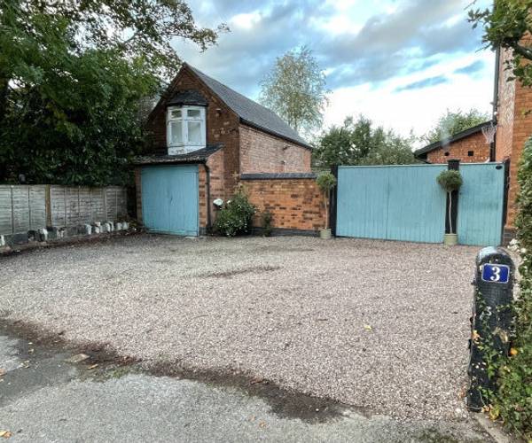 Parking on Serpentine Road, B29
