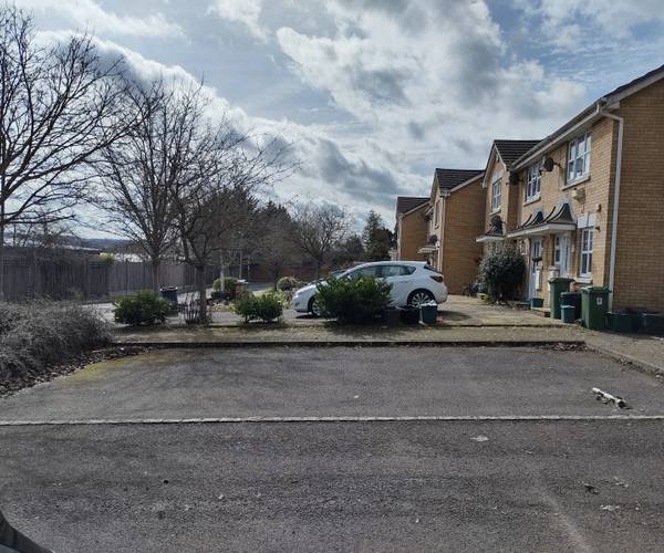 Parking on Roundlyn Gardens, BR5