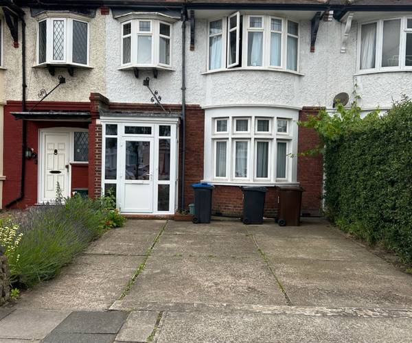 Parking on Windermere Avenue, SW19