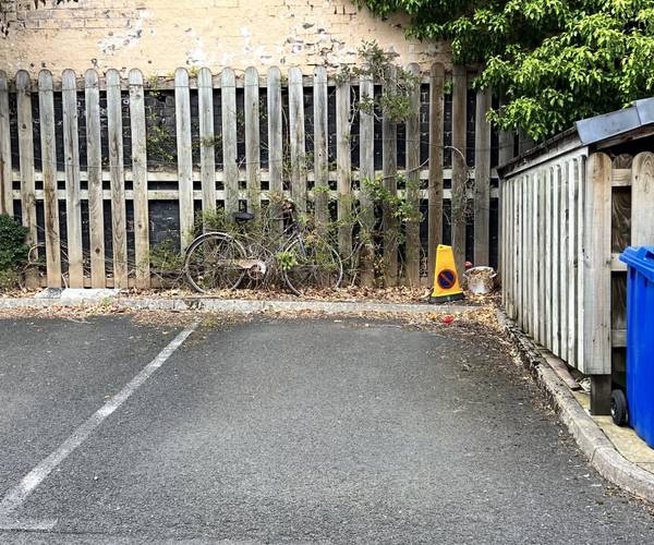 Parking on Kelvinhaugh Street, G3