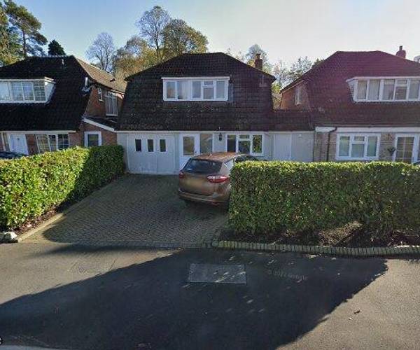 Parking on Jerrard Drive, B75