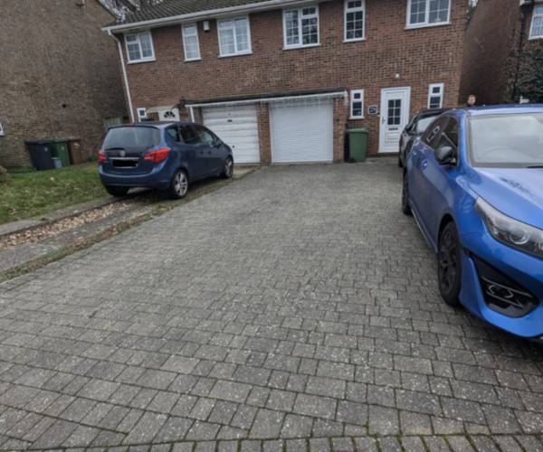 Parking on Denton Way, GU16