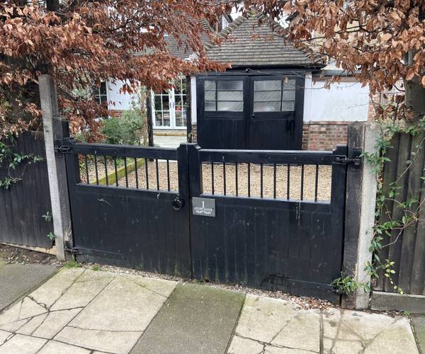 Parking on Golden Manor, W7