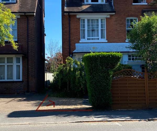 Parking on Coombe Lane, SW20
