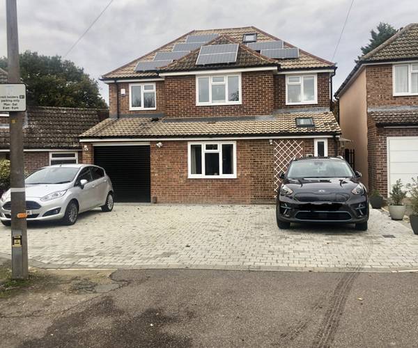 1 Space 10 Mins from Stansted Airport