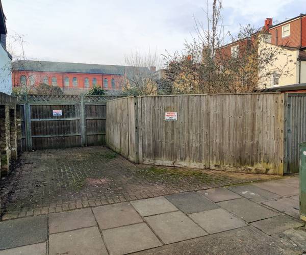 Kingston Road, TW11
