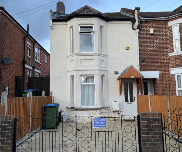 Parking on Broadlands Road, SO17