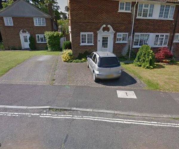 Parking on Devonshire Place, RG21