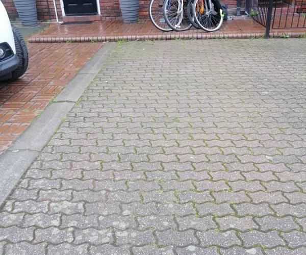 Parking on Lansdowne Road, E11