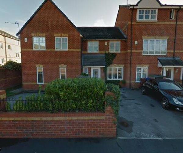 Parking on Keasdon Avenue, M22