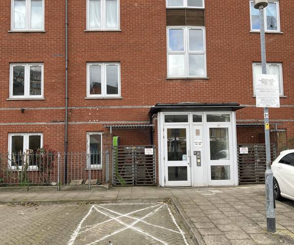 Parking on Hunt Close, W11