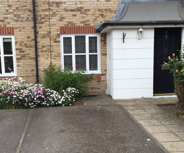 Parking on Tallis Close, E16