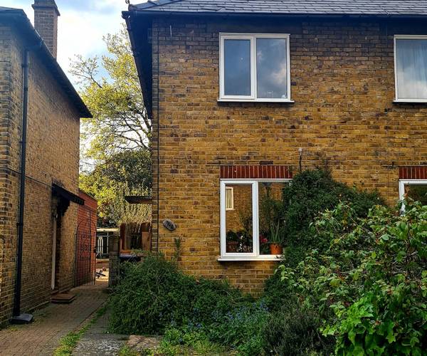 Parking on Challis Road, TW8