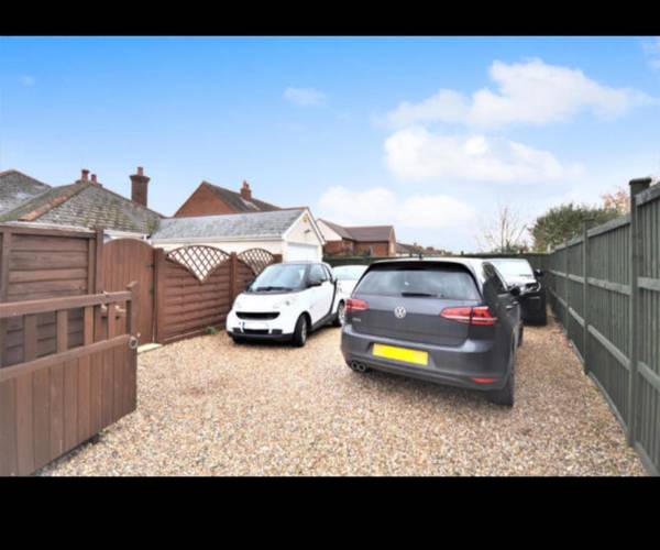 Parking on Lydalls Road, OX11