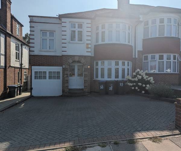 Parking on Prince George Avenue, N14