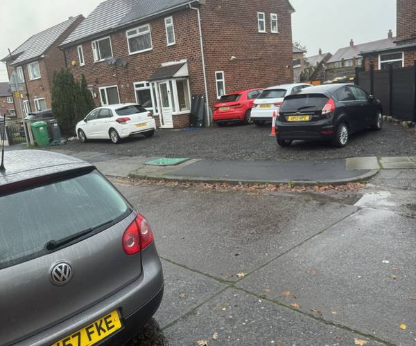 Hilary Road, M22