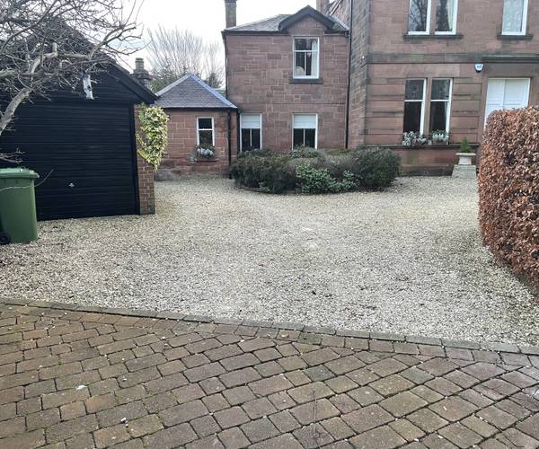 Parking on Dargarvel Avenue, G41