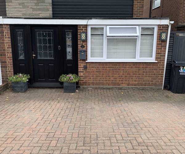 Parking on Oakdene, EN8