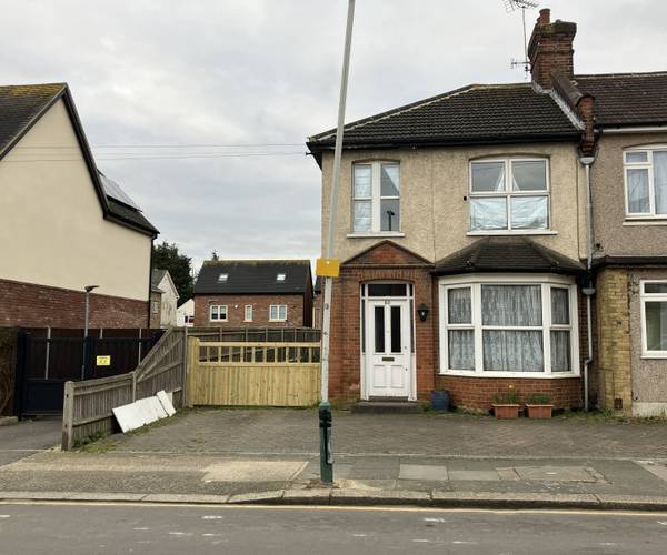 St. Lawrence Road, RM14